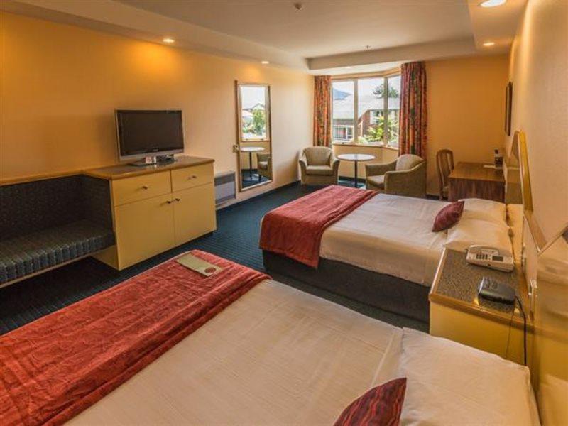 Distinction Luxmore Hotel Те-Анау Экстерьер фото