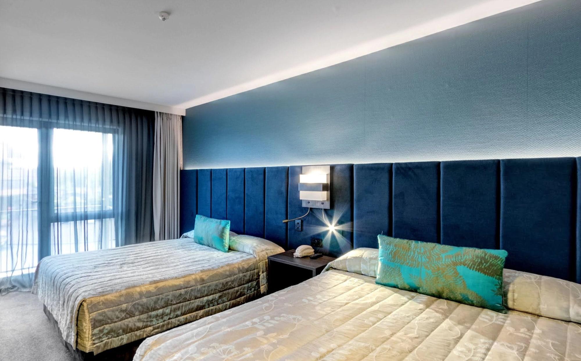 Distinction Luxmore Hotel Те-Анау Экстерьер фото
