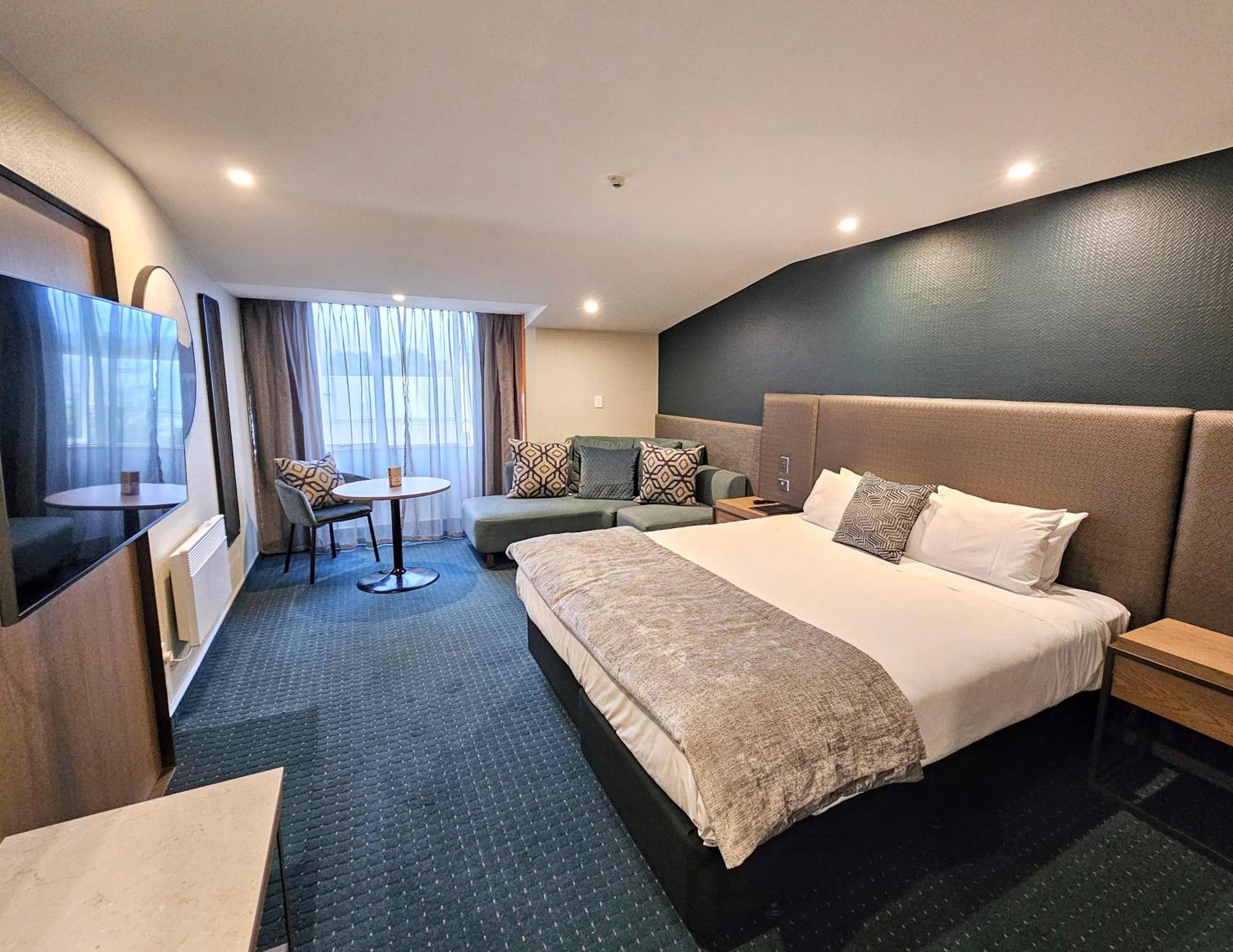 Distinction Luxmore Hotel Те-Анау Экстерьер фото