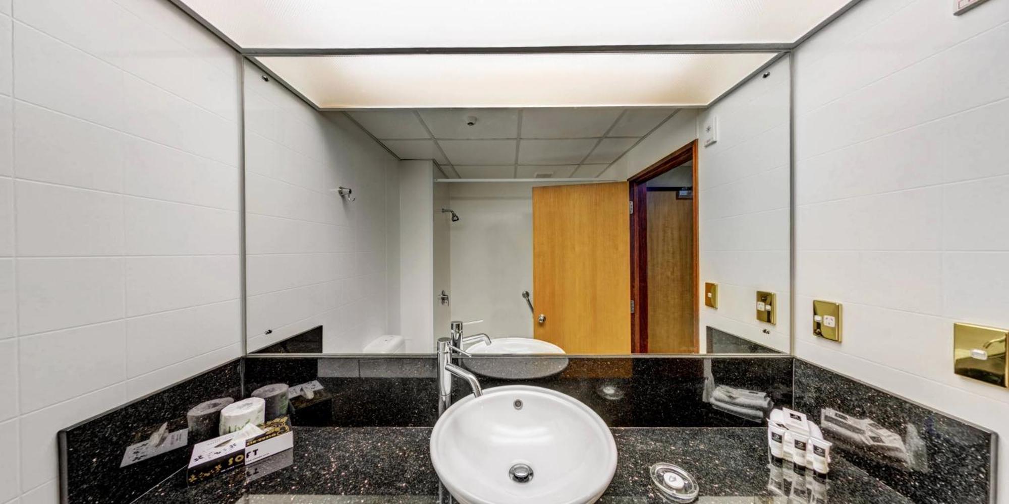 Distinction Luxmore Hotel Те-Анау Экстерьер фото