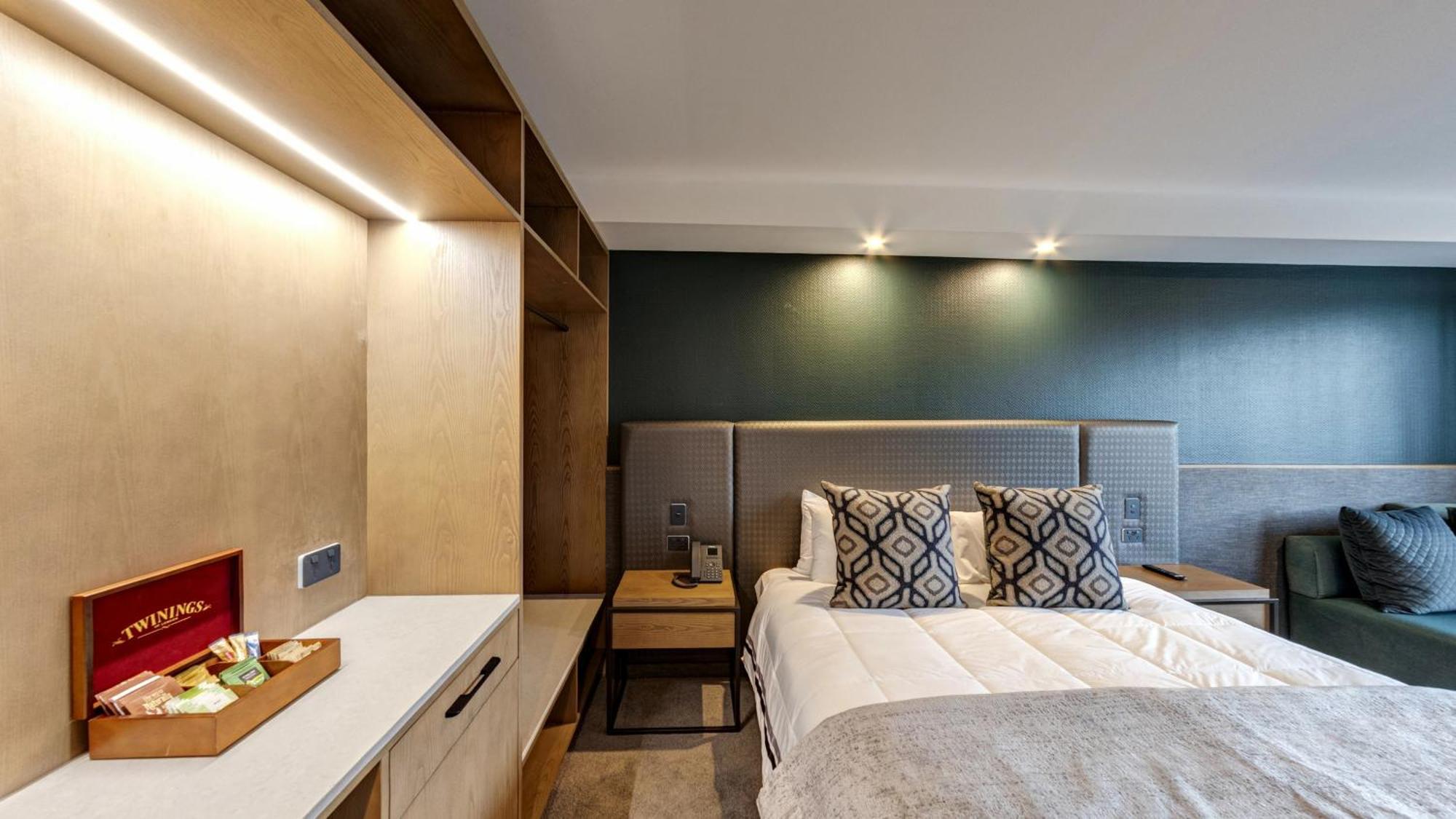 Distinction Luxmore Hotel Те-Анау Экстерьер фото