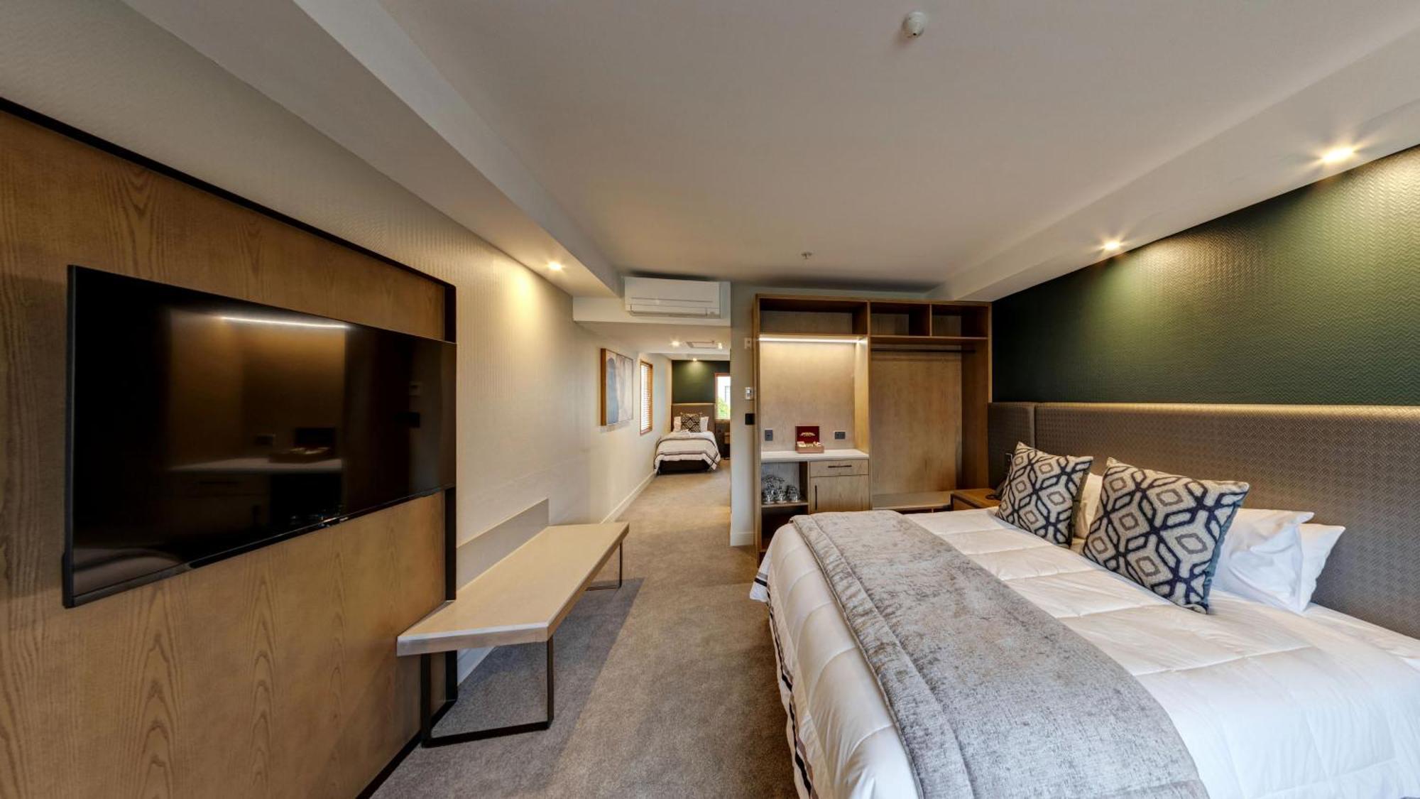 Distinction Luxmore Hotel Те-Анау Экстерьер фото