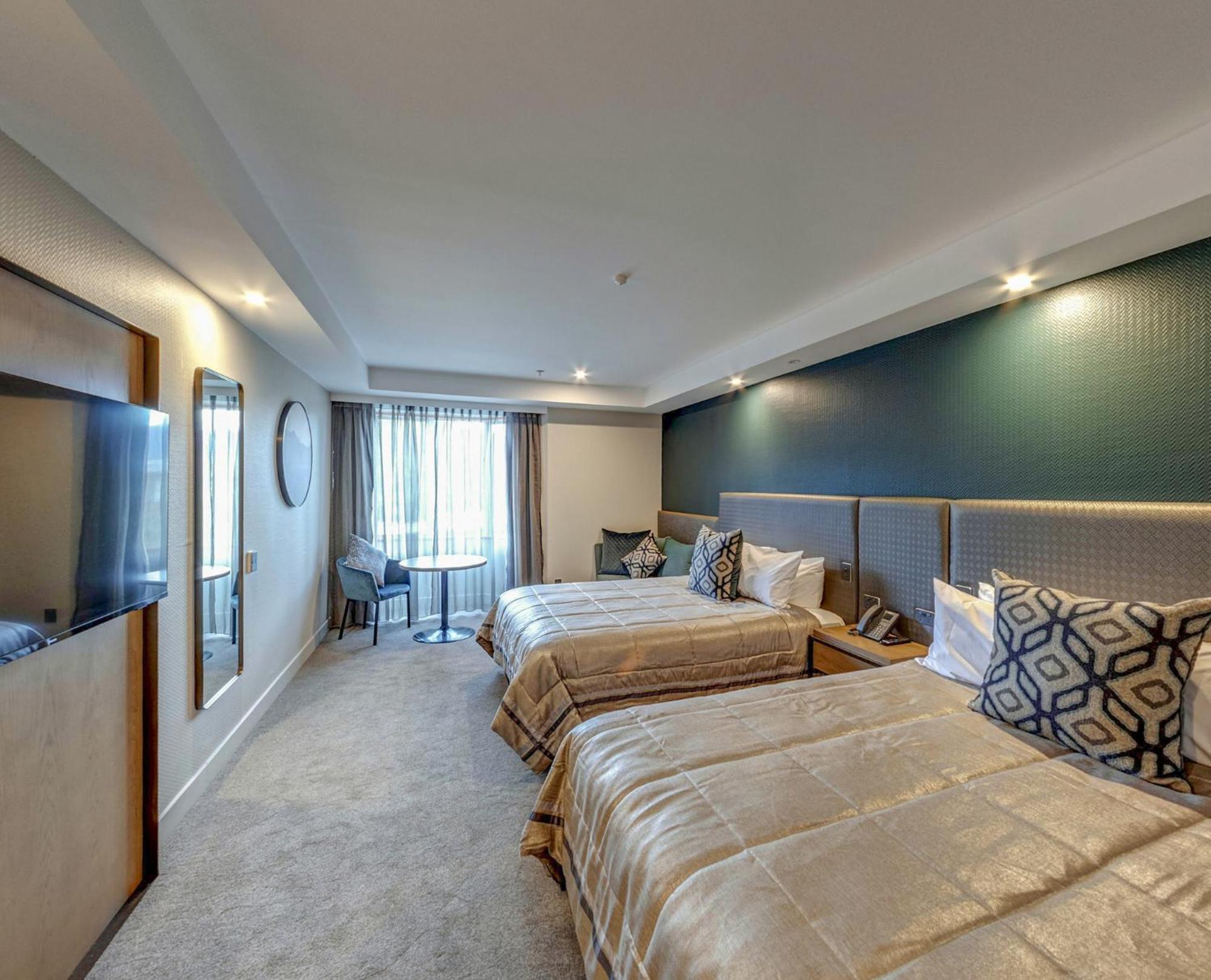 Distinction Luxmore Hotel Те-Анау Экстерьер фото