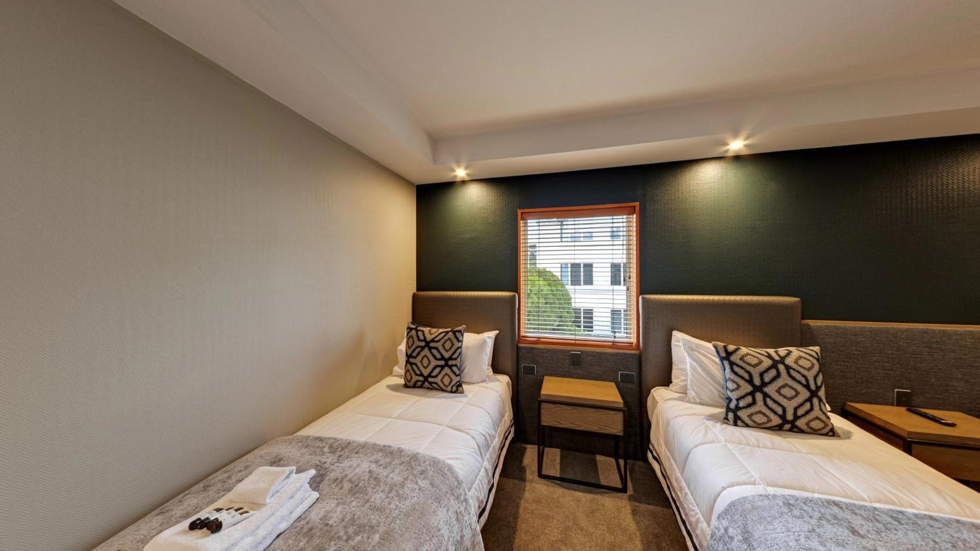 Distinction Luxmore Hotel Те-Анау Экстерьер фото