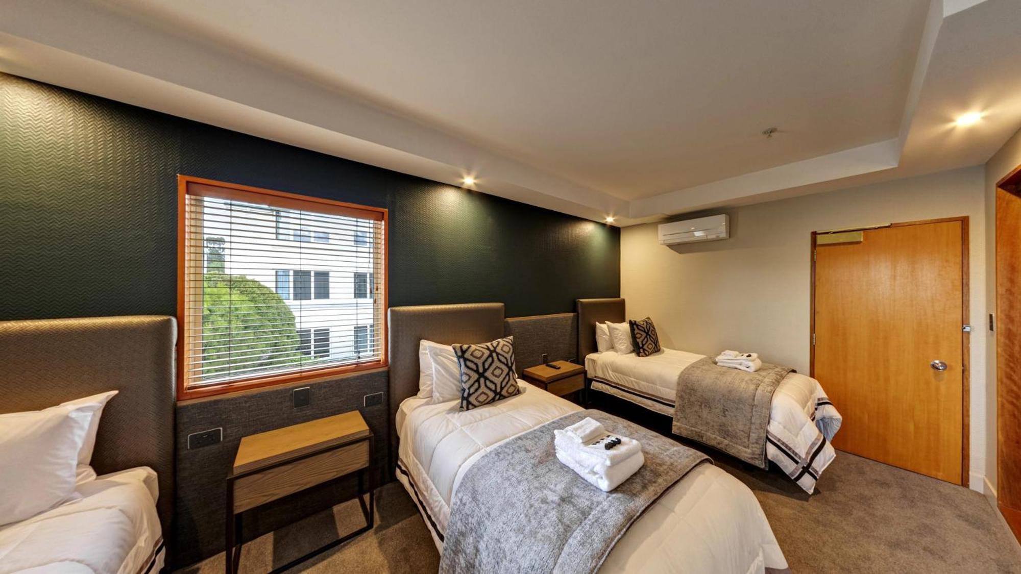Distinction Luxmore Hotel Те-Анау Экстерьер фото